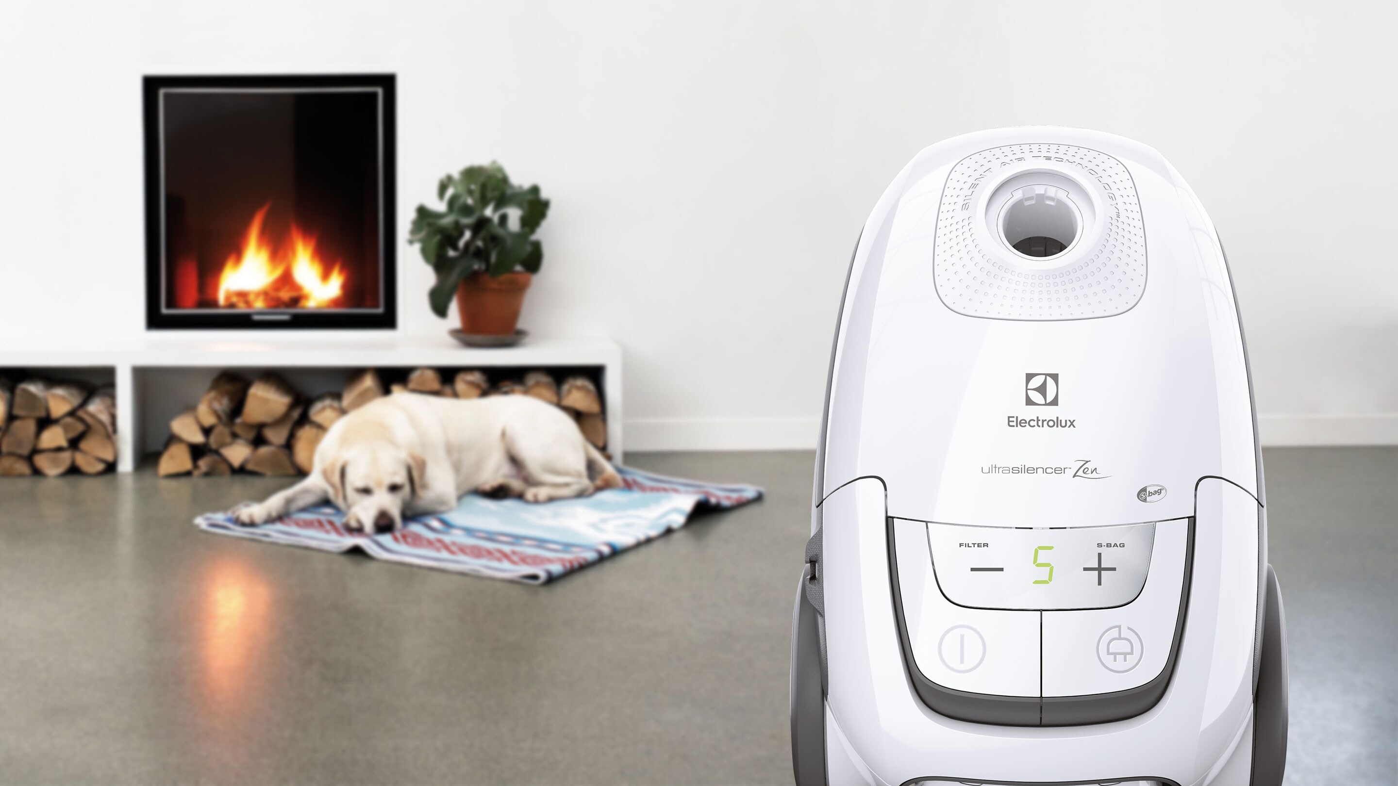 O Electrolux UltraSilencer Zen a limpar uma cozinha