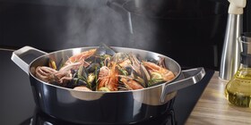 Vapor a subir de um tacho para um exaustor