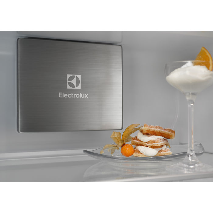 Electrolux - Combinado de integrar - ENG7TD18S