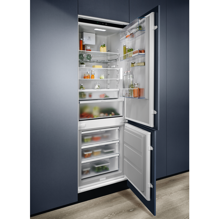 Electrolux - Combinado de integrar - ENG7TE75S