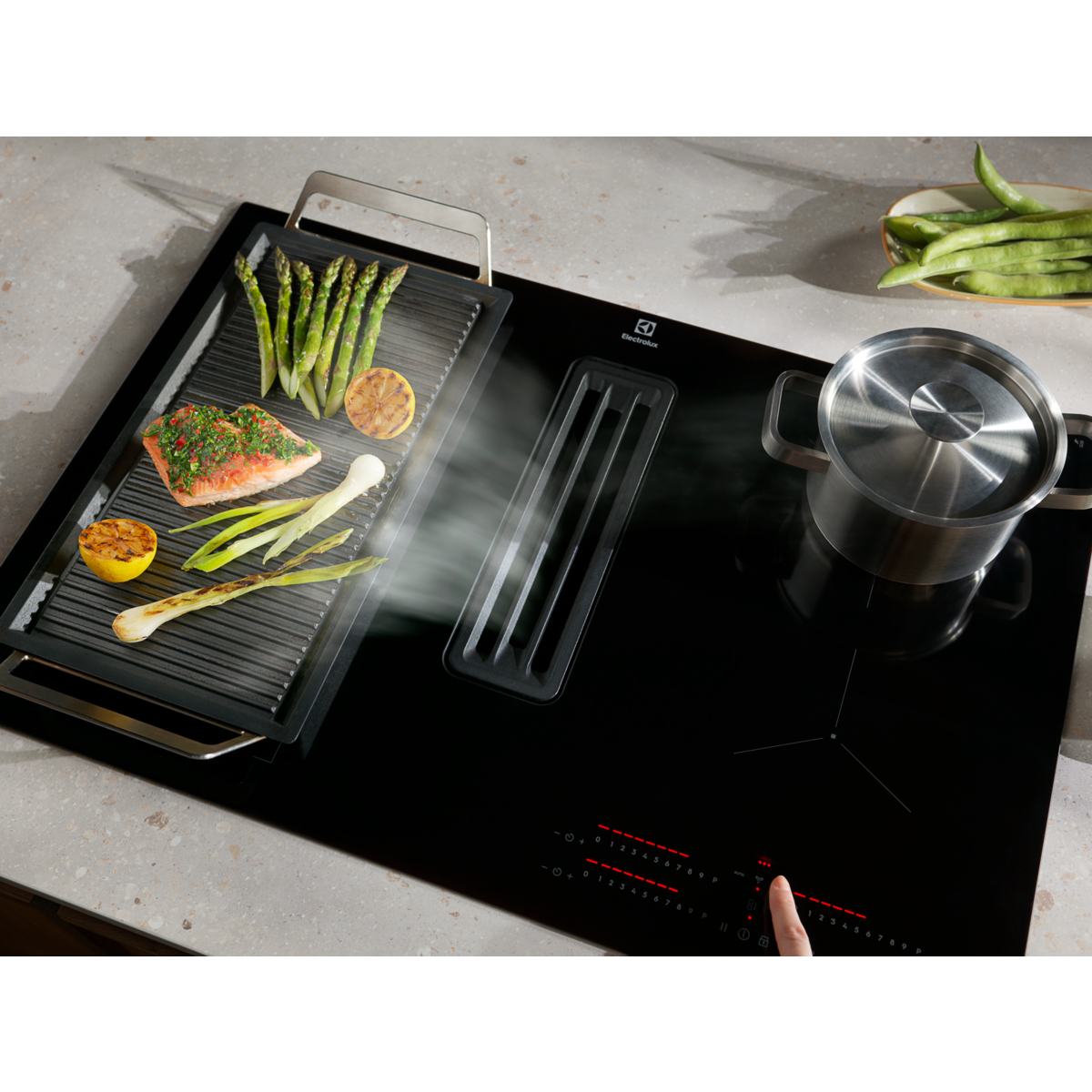Electrolux - Placa com exaustor integrado - KCC83443