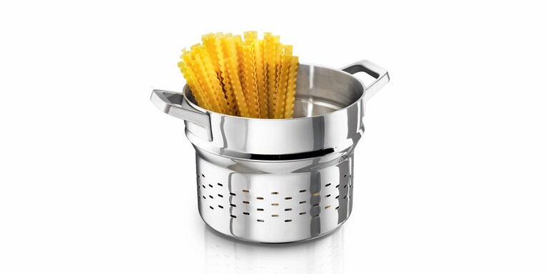 Panela para cozer e escorrer massa